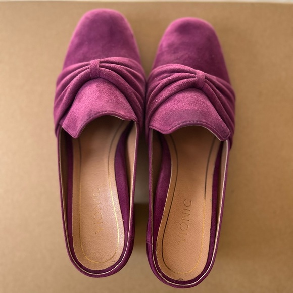 Vionic Presley Mule Pumps - Picture 11 of 14